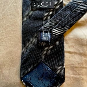 Gucci, %100 silk , dark blue/gray